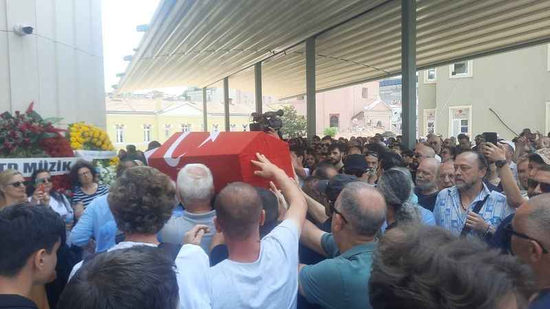 Özkan Uğur son yolculuğuna uğurlandı